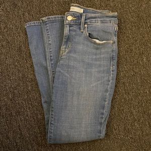 Levi Mid rise jeans!